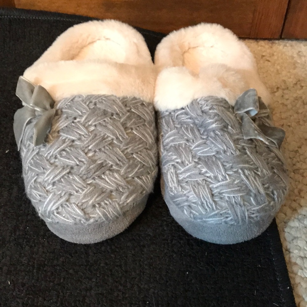 LIZ CLAIBORNE SLIPPERS
